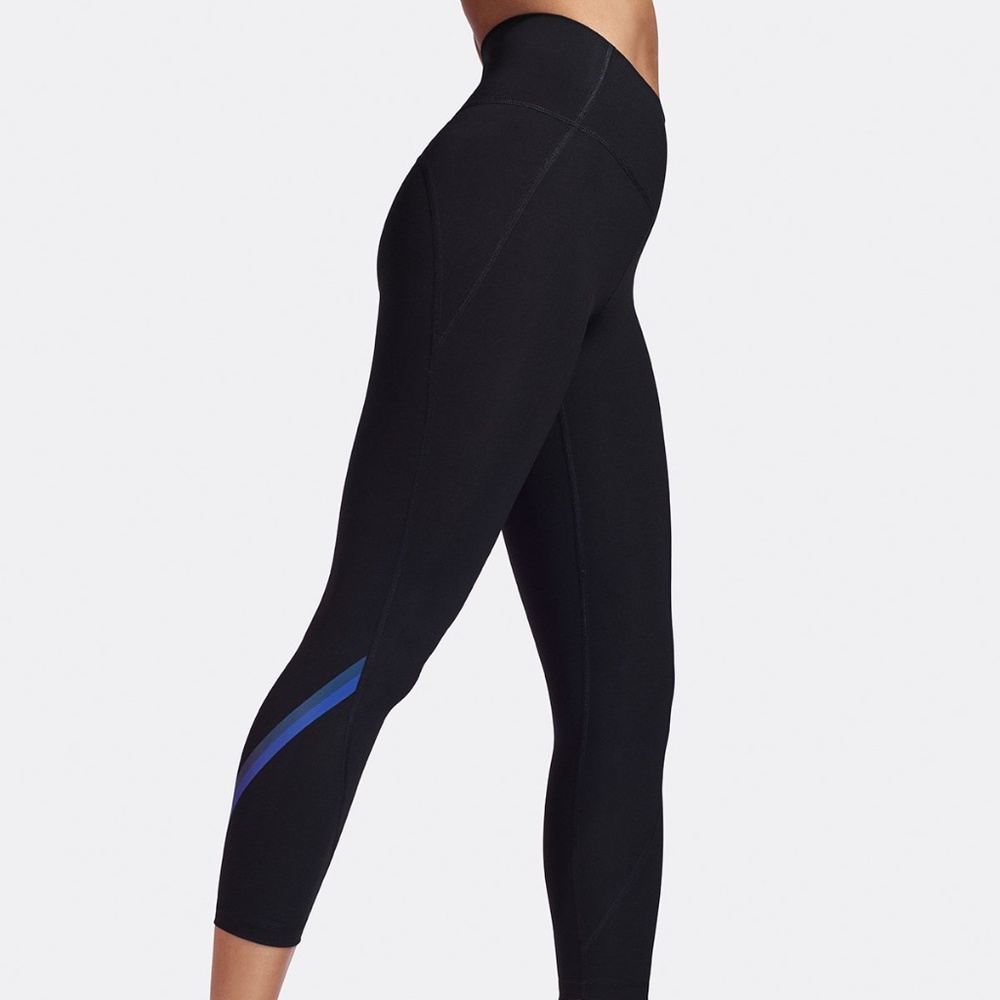 LNDR Stellar Crop Legging